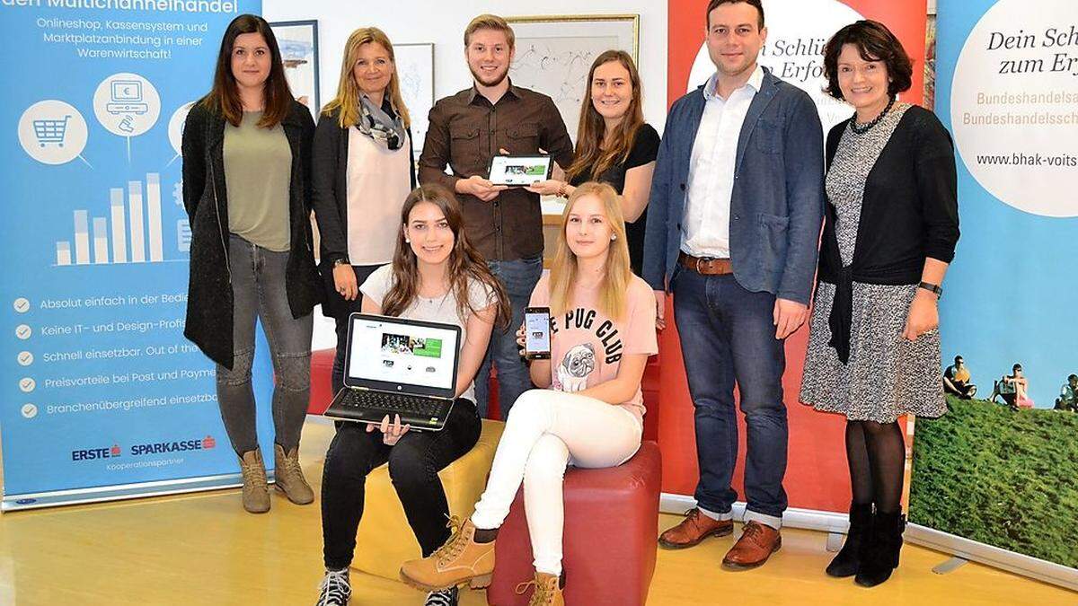 Die Schüler der HAK Voitsberg waren zu Besuch bei „SHOPiMORE“