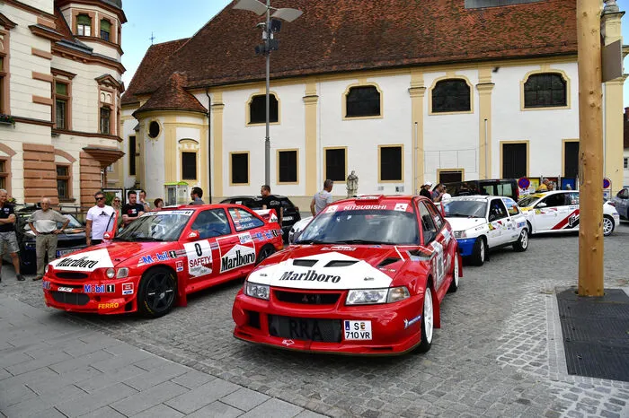 Klicken Sie sich bitte durch die weiteren Bilder und sehen sie die PS-starken Autos!