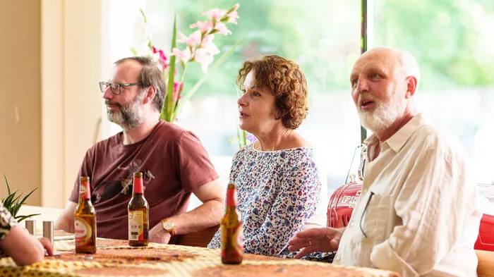 Beim Stammtisch treffen alte und neue Gesichter aufeinander.