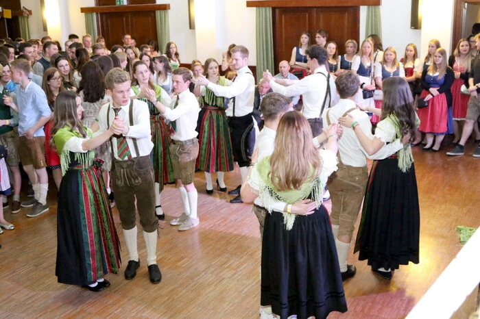 Für den Auftanz sorgten die Landjugendgruppen Frauenstein und Zweinitz (Foto). 
