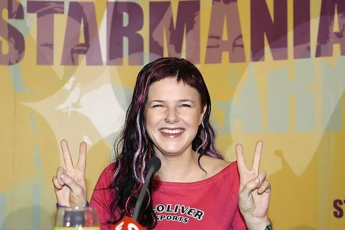 Energie pur: Auch der zweite Sieg ging nach Tirol! Verena Pötzl, Jahrgang 1978, rockte sich nach vorne. Ihre Debütsingle "Addiction" erreichte Platz eins der Charts. Es folgte das Album "Taken Unaware". Dann war bald Schluss.