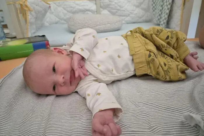 Überglücklich über die Geburt von Maya Resi (3420 Gramm, 50 Zentimeter) am 12. August um 10.29 Uhr sind nicht nur Bruder Otto Rio, sondern auch Mama Bettina und Papa Patrick Schäfer. Ihre ersten Schritte unternehmen wird Maya Resi in Moosburg und in Tirol. 