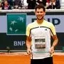Dominic Thiem bekam zum Abschied eine Trophäe überreicht