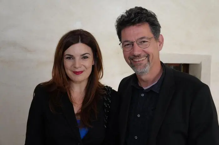 Modedesignerin Caro Berger und Caritas-Direktor Ernst Sandriesser