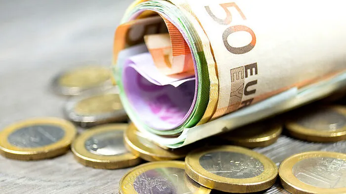 In sechs Jahren soll ein Bankdirektor eine  Million Euro ergaunert haben