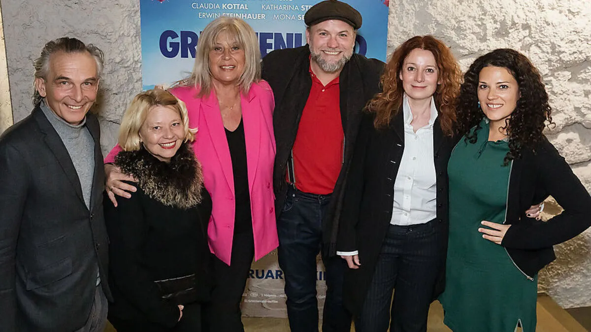 Gernot Rath mit Darstellerinnen Margarethe Tiesel und Mona Seefried, Hauptdarsteller und Drehbuchautor Thomas Stipsits, Regisseurin Claudia Jüptner-Jonstorff und Darstellerin Claudia Kottal