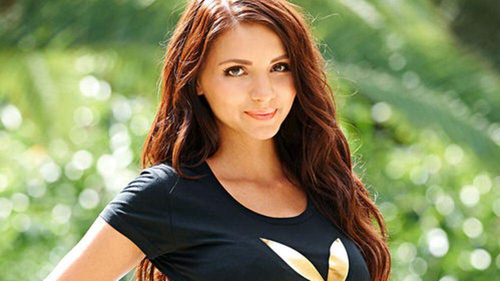 Antonia Petrova (23) ist Miss Dezember 2014 im aktuellen Playboy