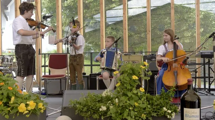 Nachwuchskünstler bis zum Alter von 21 Jahren hatten Gelegenheit, im Rahmen des Musik- und Spielefestes mit Gesang, Instrumentalmusik und Tanz ihr Können zu präsentieren