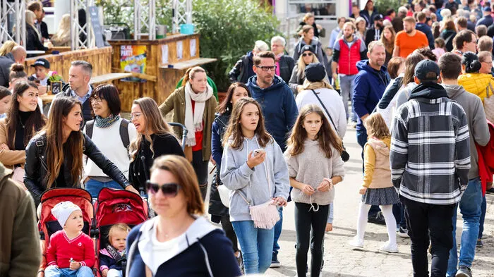 Volles Haus am zweiten Wiesenmarkt-Sonntag in St. Veit - weil auch das Wetter mitspielt.