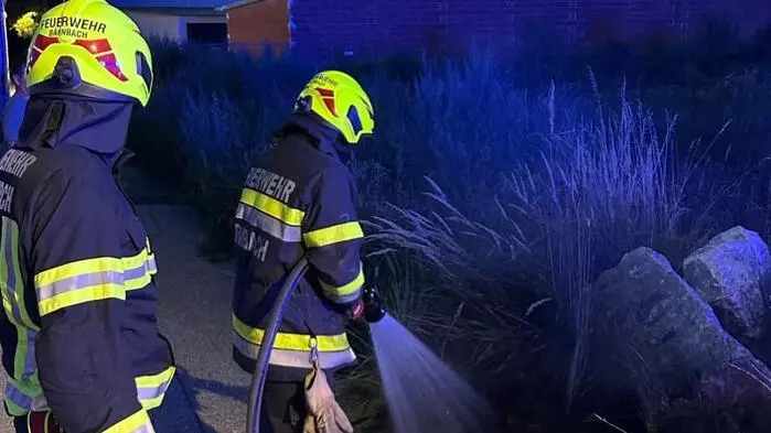Die Freiwillige Feuerwehr löschte den beginnenden Brand