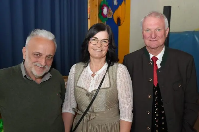 Christian Wieser vom Landesmuseum mit den Bürgermeistern Marika Lagger Pöllinger und Günther Novak