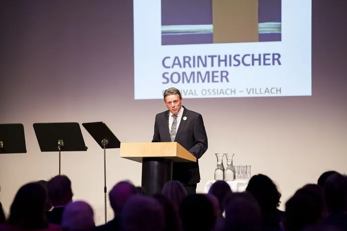 CS-Obmann Klemens Fheodoroff begrüßte die Festgäste, darunter seine Amtsvorgängerin im Verein Walburga Litschauer und CS-Ehrenintendantin Gerda Fröhlich