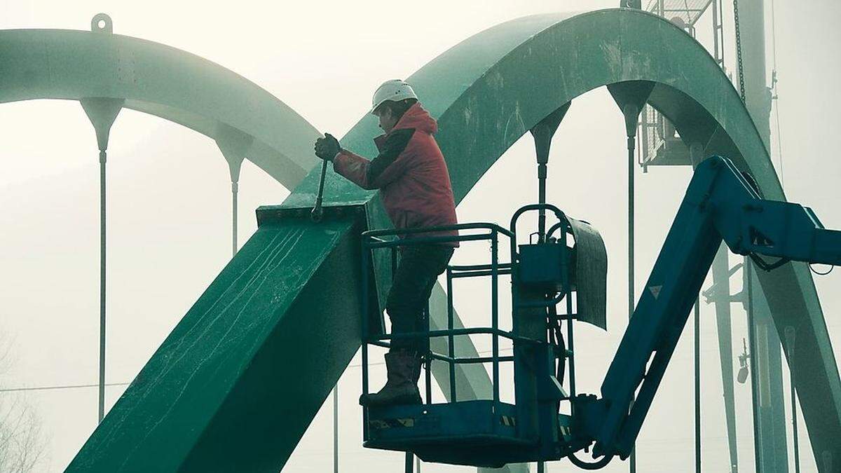 Allein die Stahlkonstruktion der Brücke in Nampolach wiegt rund 80 Tonnen