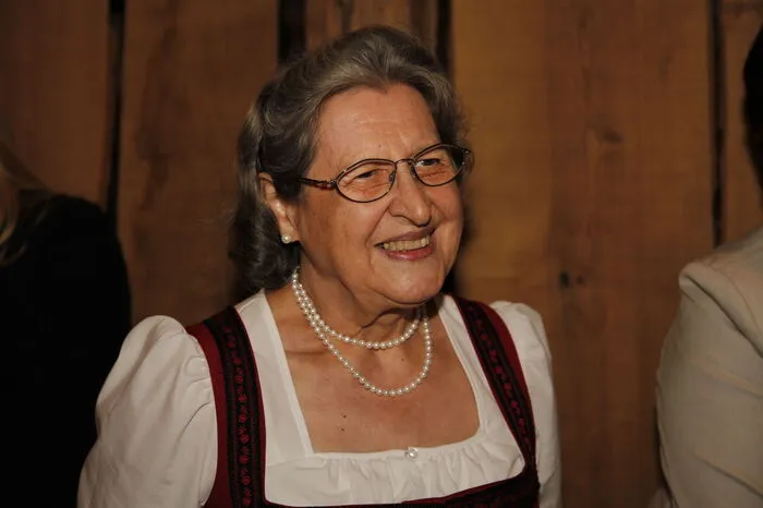 Und auch "Urli" Maria lässt es sich mit ihren 92 Jahren nicht nehmen, sonntags höchstpersönlich die Gäste zu begrüßen.