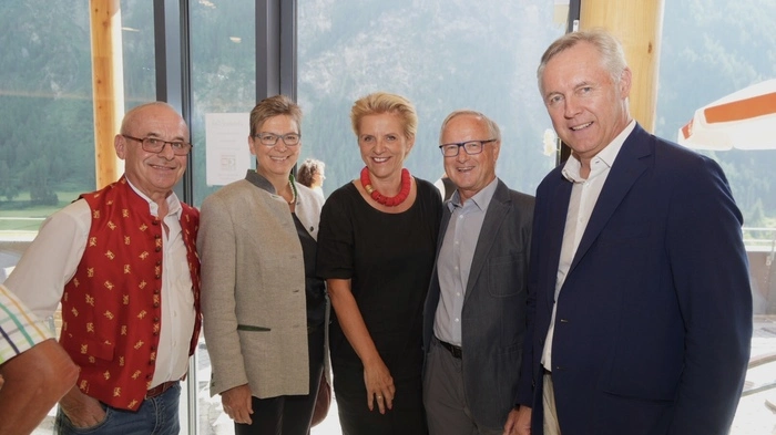 ORF-Stiftungsrat Siggi Neuschitzer, die neue Nationalparkdirektorin Barbara Pucker, ORF-Landeschefin Karin Bernhard, Karl Selden und Amtsleiter Franz-Josef Bernhard.