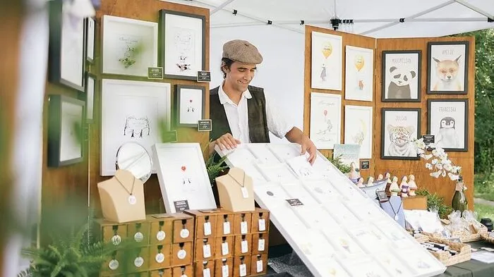 Florian Tschörner hat in der Badgasse ein Geschäft für Kunsthandwerk, Kulinarik und Home-Dekor eröffnet.