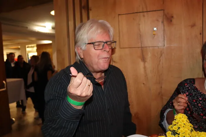 Der Verzehr einer Portion Rindsgulasch gehörte zu dieser Veranstaltung einfach dazu.