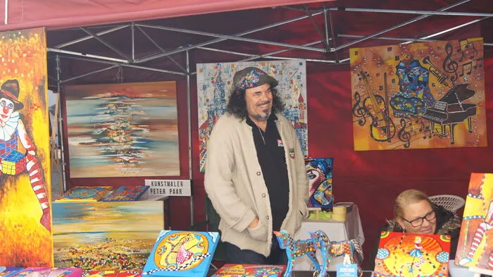 Peter Paar ist einer von rund 40 Künstlern, die beim Kunstmarkt in der Grazer Altstadt präsent sind.