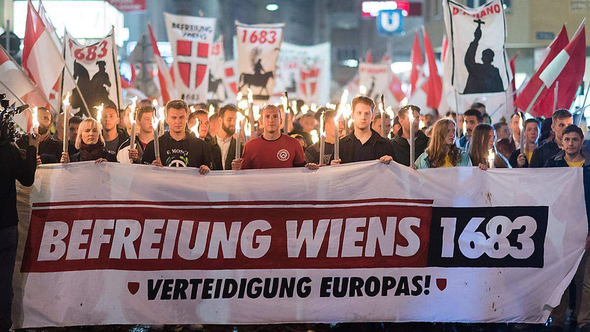 ÖVP will noch rasch Identitären-Verbot einbringen