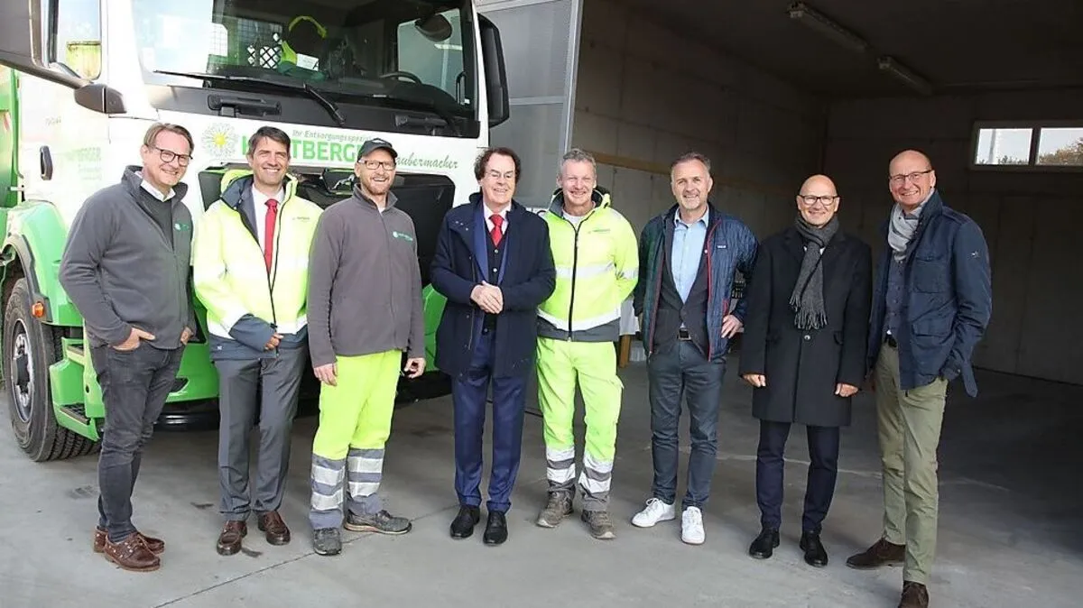 In Anwesenheit von Saubermacher-Boss Hans Roth (Mitte) wurde neue Halle für gefährliche Abfälle eröffnet