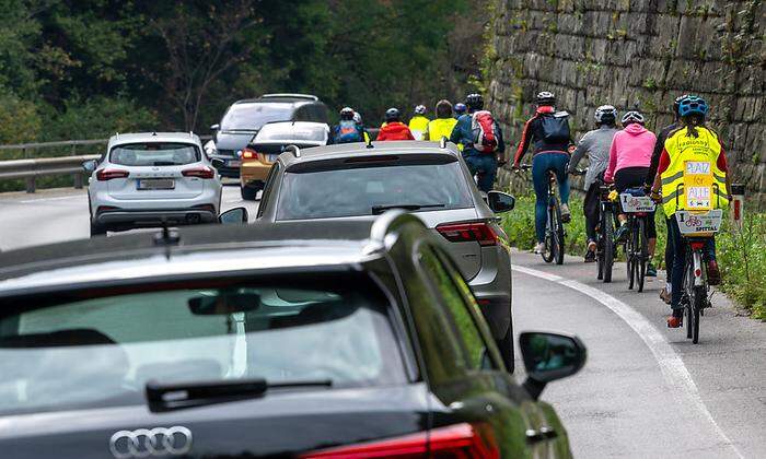 Die enge kurvenreiche Strecke birgt für Radfahrer Gefahren