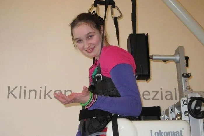 Die junge Villacherin bei einer ihrer unzähligen Therapien. Sie sagt: "Ich möchte eine Mutmacherin sein"