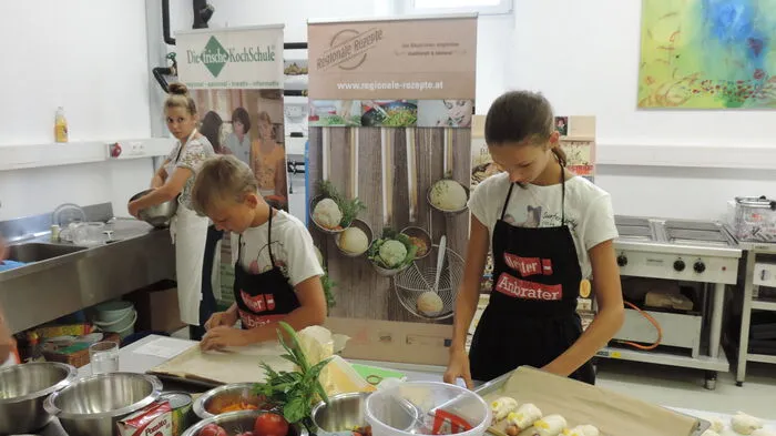 In der Frischen Koch Schule Leoben fand, unter der Leitung von Eva Maria Lipp, ein Kinderkochkurs, bei dem 11 Kinder angemeldet waren, statt.