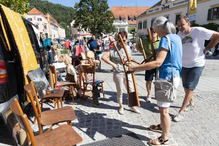 Gleichzeitig fand in der Fußgängerzone der beliebte Kunstwerksmarkt statt.
