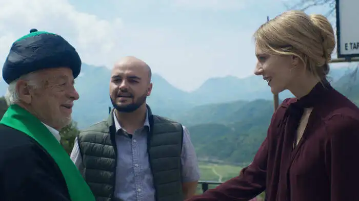 Im Kinofilm „Europa“ verkörpert Bühnenstar Lilith Stangenberg eine Managerin eines dubiosen Konzerns, der in Albanien Land aufkauft