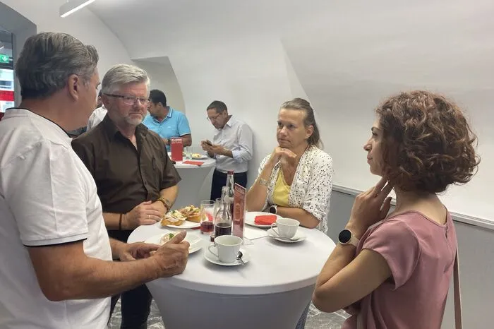 Bei Kaffee, Tee und Brötchen diskutierten die Unternehmerinnen und Unternehmer über den Werbemarkt in der Südoststeiermark und ihre eigenen Werbemaßnahmen.