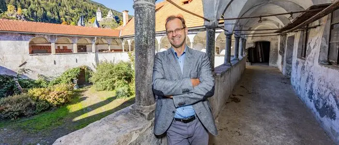 Günther Herbst bewohnt diese alten Gemäuer