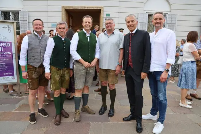 An der Eröffnung der Weintage nahmen unter den vielen Gästen auch Landesrat Karlheinz Kornhäusl, die Landtagsabgeordneten Franz Fartek und Herbert Kober, Staatssekretär Jörg Leichtfried sowie die Bürgermeister Johann Winkelmaier und Bürgermeister Martin Weber teil