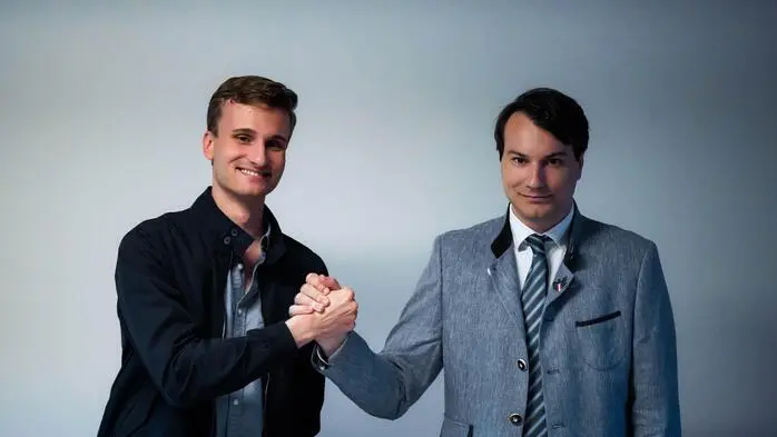 Noah Straßbauer, Landesobmann der Freiheitlichen Jugend Steiermark, mit Nicolas Waltl, neuer Bezirksobmann der Freiheitlichen Jugend Deutschlandsberg (v. l.)