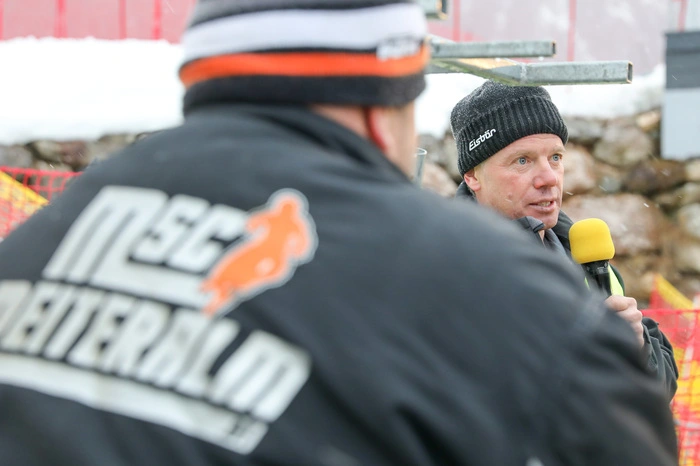 ... nahmen Hans Pürstl und Günther Breitfuß vom Veranstalterverein MSC Reiteralm vor.