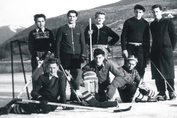 Genauso wie Eishockey, das unter anderem auf dem Schlossteich in Thannhausen gespielt wurde.