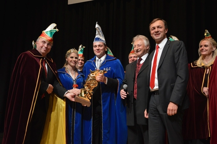 Auch dieses Jahr wurde ein besonderer Unterstützer des Leobener Faschings mit der Verleihung des "Goldenen Straußes" geehrt.