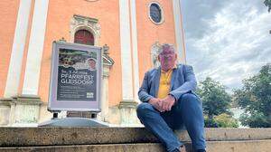 Pfarrer Giovanni, wie man ihn auch kennt: Weltlich vor der Pfarrkirche in Gleisdorf