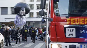 Feuerwehreinsatz beim Umzug zur herbst-Eröffnung
