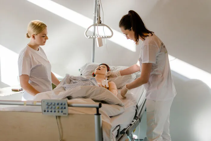 Die FH Kärnten bereitet Sie durch Praktika optimal auf die Berufswelt vor