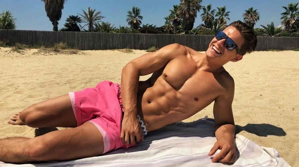 So kennen und lieben ihn die Fans: Philipp Knefz in Saint Tropez