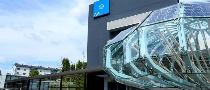 Derzeit werden 72 frühere AVL-Beschäftigte, 21 Frauen und 51 Männer, in der Regionalstiftung weitergebildet. Laut AMS gibt es weitere 90 Anträge