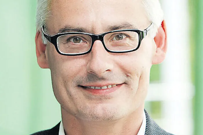 „Die Industrie 4.0 stellt neue Herausforderungen an die Mitarbeiter, für die es zeitgemäße Weiterbildungen braucht. Als Weiterbildungsinstitut der Wirtschaft qualifizieren wir hier punkgenau."
