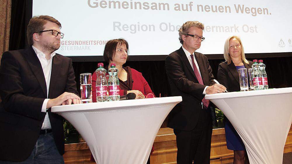 Am Podium: Hannes Schwarz, Renate Skledar, Christopher Drexler, Verena Nussbaum (von links)