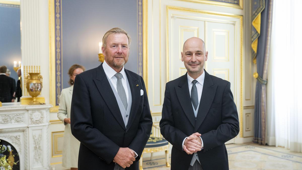 Bei der Amtseinführung mit dem niederländischen König Willem-Alexander