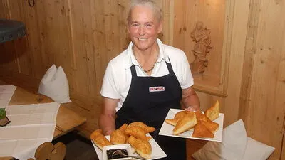 Theresia Brugger kocht seit über 50 Jahren mit großer Leidenschaft