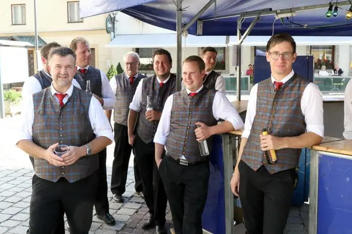  Neben dem Veranstalter wirkten der Männergesangsverein (MGV) Zirbitzkogel, die Jagdhornbläsergruppe „Salzerkopf“, das Ensemble „MeSaGu“, die Sängerrunde (SR) „Alpensohn“, die SR St. Georgen/Straßburg, die Singgemeinschaft St. Veit in der Gegend, die Geschwister Scharf sowie Julian Mikusch mit