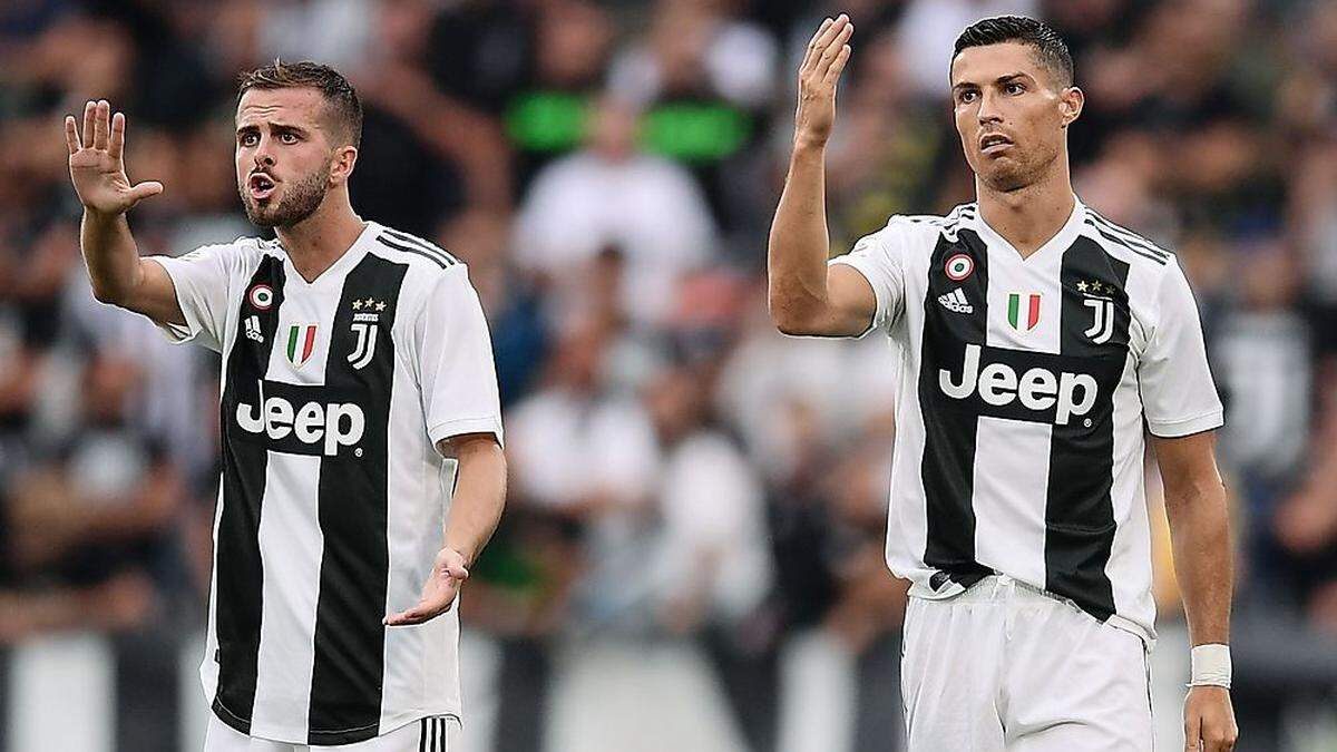 Miralem Pjanic (links) ist Markenbotschafter des Deals zwischen Konami und Juventus Turin. Rechts: Juve-Star Cristiano Ronaldo