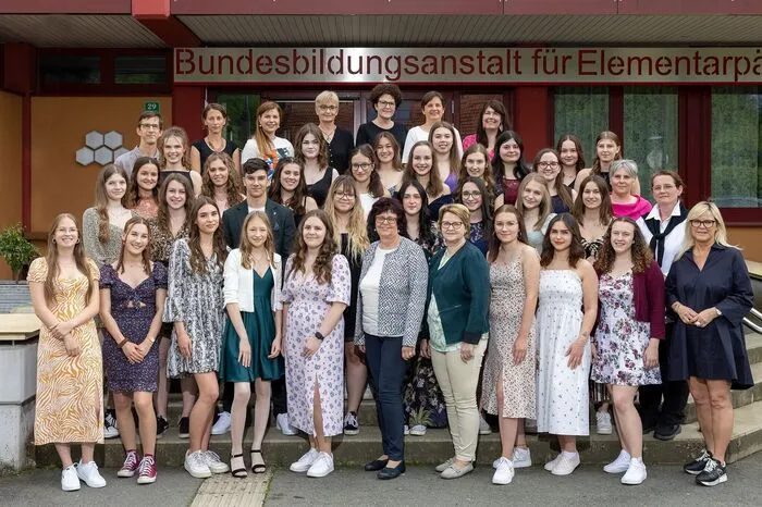 Für diese Schülerinnen der Bafep Mureck ist die Matura erfolgreich über die Bühne gegangen:Selina Doupona, Miriam Ertler, Sara Hatlek, Julia Hütter, Aileen Jamnik, Larissa Juritsch, Elisa-Johanna Klapsch, Angelina Köck, Lea Lechner, Vanessa Liebmann-Holzmann, Kerstin Lieschnegg, Katharina Luder, Lea Peinhart, Verena-Sophie Pölzl, Viktoria Prödl, Elisa Riedl, Anna Roskaric, Carina Roßmann, Ines Schuster, Melanie Srekl, Christin Eva Tax, Laura Theußl, Jasmin Weber, Magdalena Weiland, Christina Wurzinger und Katja Wurzinger 