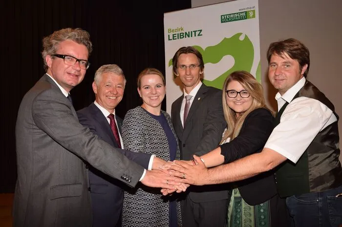Auch der restliche Bezirksparteivorstand wurde stark verjüngt. Für weitere Bilder klicken Sie sich durch!