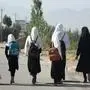 Afghanische Mädchen auf dem Weg zur Schule. 